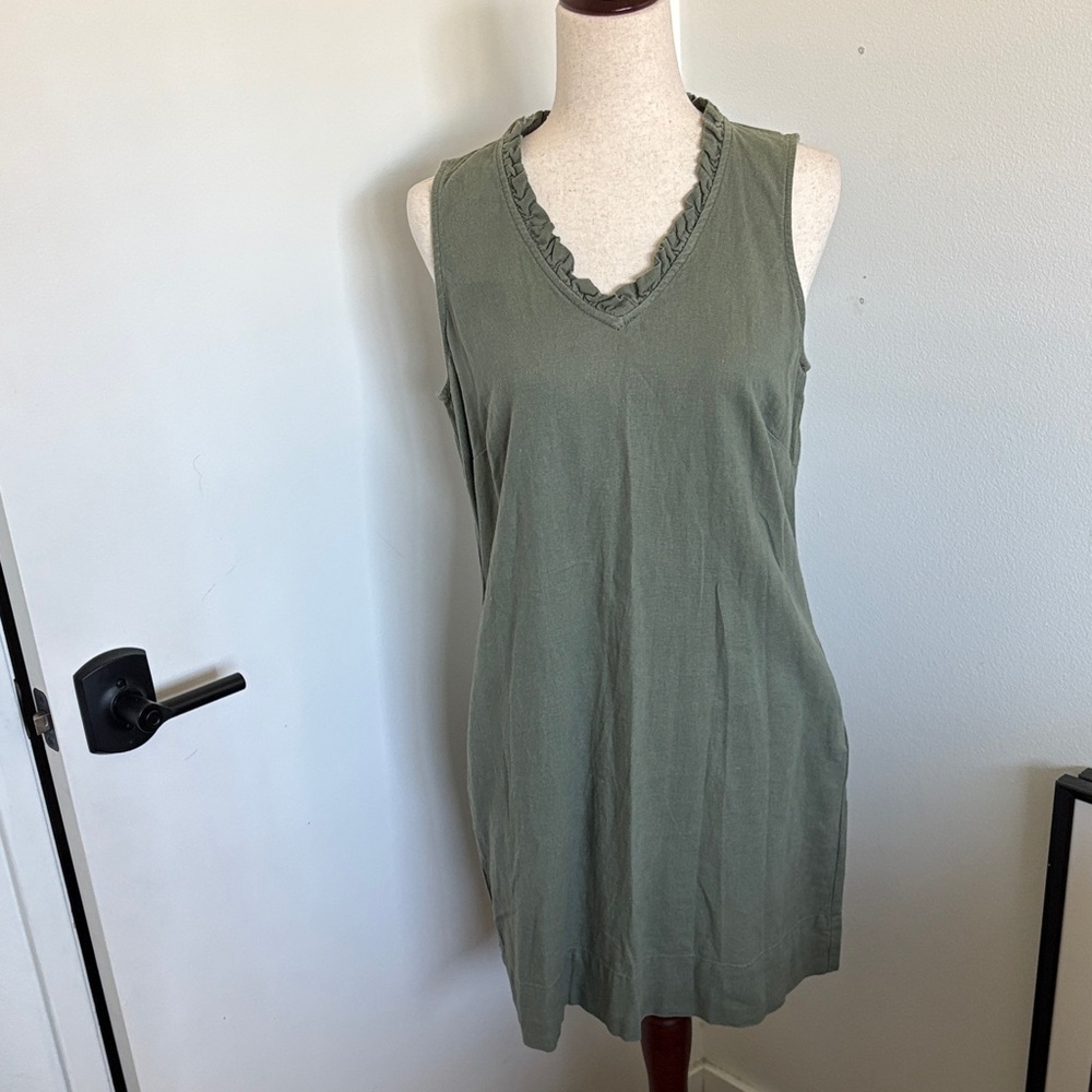 Briggs New York Olive Green Ruffled Trim Top